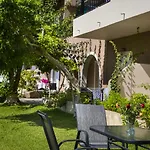 Апарт-отель Olive Grove & Свороната